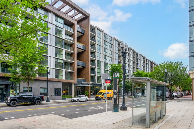Langston in Washington, DC - Foto de edificio - Building Photo