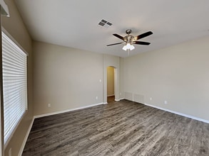 5724 Pebble Rock Dr in Las Vegas, NV - Building Photo - Building Photo