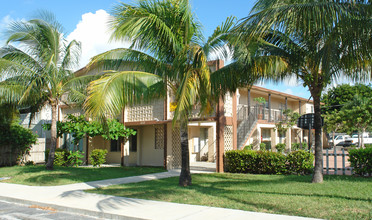 Loch Haven in Lake Worth, FL - Foto de edificio - Building Photo