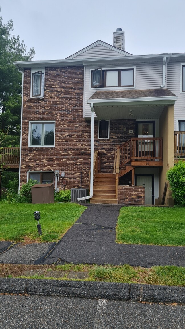 14 Dutton Place Way Rentals in Glastonbury, CT