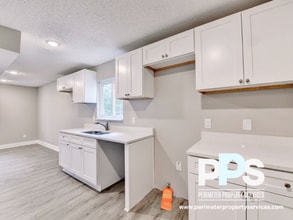 390 W Lake Ave NW in Atlanta, GA - Building Photo - Building Photo