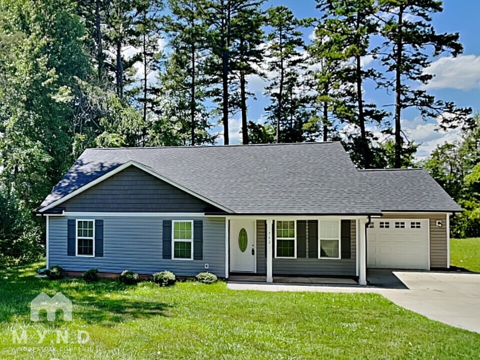 782 Skyland Dr in Mount Pleasant, NC - Building Photo