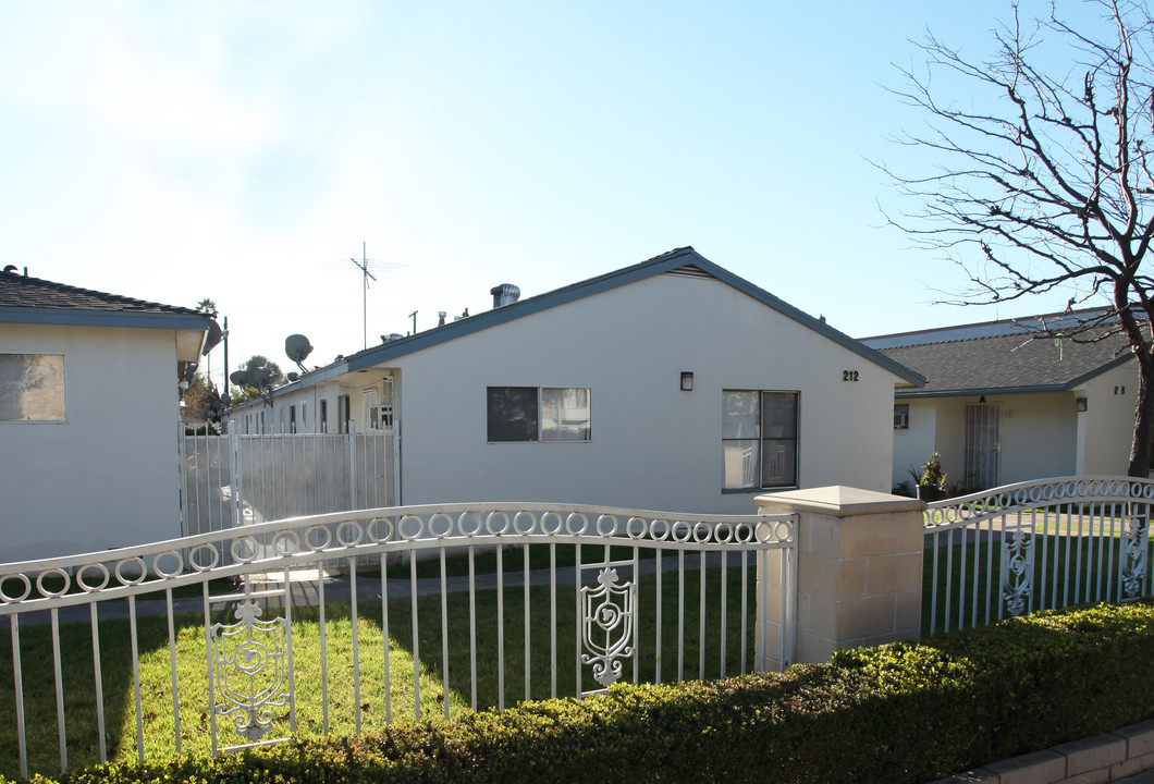 212 W Verdugo Ave in Burbank, CA - Building Photo