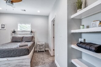 144 W 5th St in Kemah, TX - Building Photo - Building Photo
