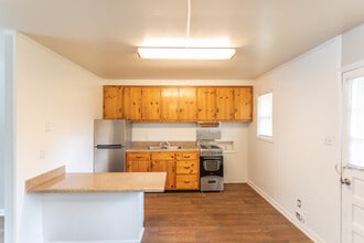 Poplar Village in Murfreesboro, TN - Building Photo - Interior Photo
