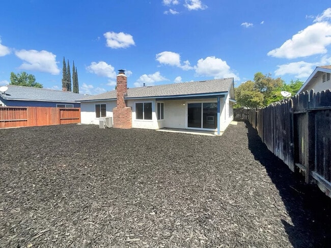 3023 Rosemont Dr in Sacramento, CA - Building Photo - Building Photo