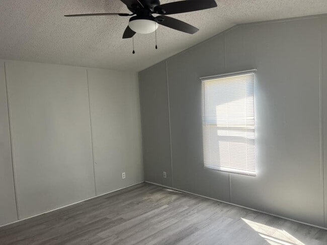 834 N Main St in Franklin, KY - Building Photo - Building Photo