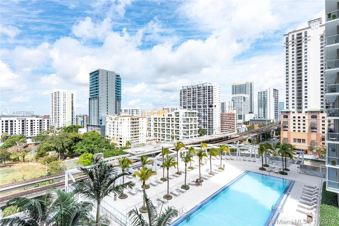 79 SW 12th St in Miami, FL - Building Photo