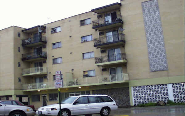 East Brook Terrace in Elmwood Park, IL - Building Photo - Building Photo