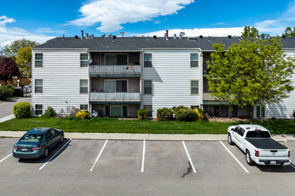 Wood Crest Condominiums in Salt Lake City, UT - Building Photo - Building Photo