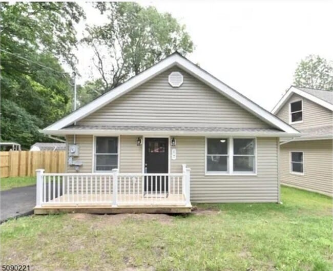 property at 17 Rockawack Ave