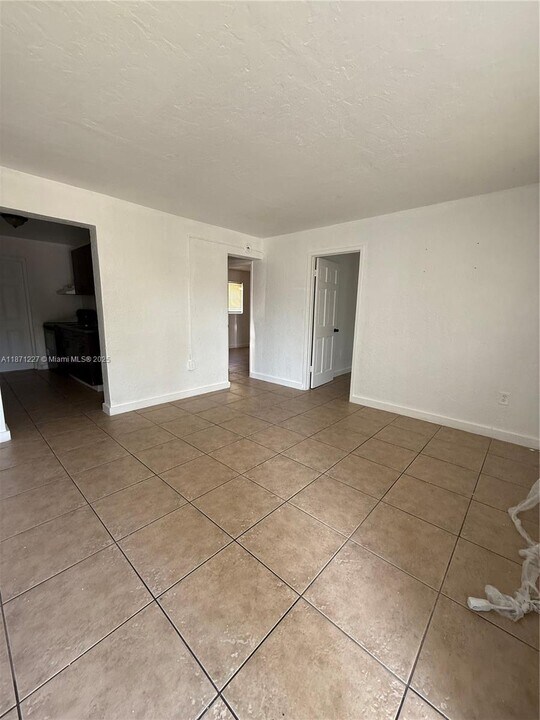 1306 NW 61st St in Miami, FL - Building Photo