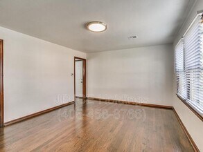 204 E Douglas Dr in Midwest City, OK - Building Photo - Building Photo