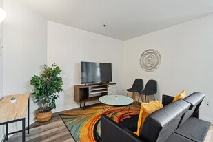 125 W Market St in Indianapolis, IN - Building Photo