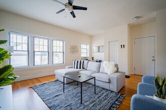 2989 N Lawndale Ave, Unit 1 in Chicago, IL - Building Photo - Building Photo