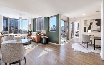 Whitney Uptown in Dallas, TX - Foto de edificio - Building Photo