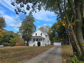 145 N Country Rd in Port Jefferson, NY - Foto de edificio - Building Photo