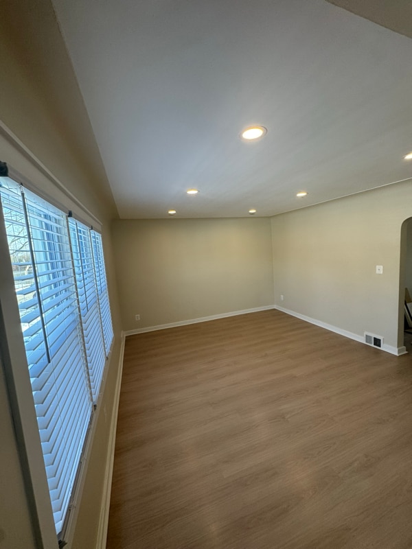 393 W Milton Ave, Unit B in Hazel Park, MI - Foto de edificio - Building Photo