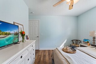 6611 Surfside Blvd in Apollo Beach, FL - Building Photo