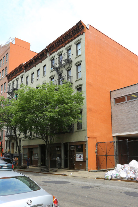 441-445 W 49th St in New York, NY - Building Photo