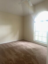 8928 Southbay Dr in Tampa, FL - Building Photo - Building Photo