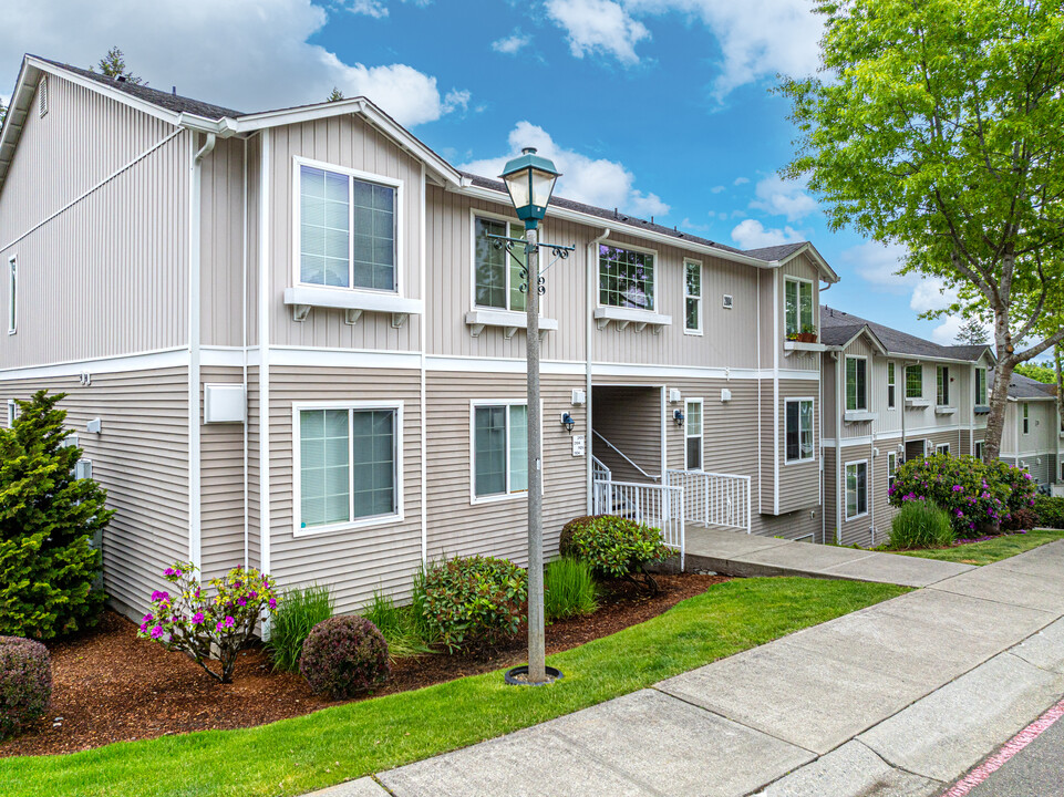 Shadowhawk Condominiums in Renton, WA - Foto de edificio