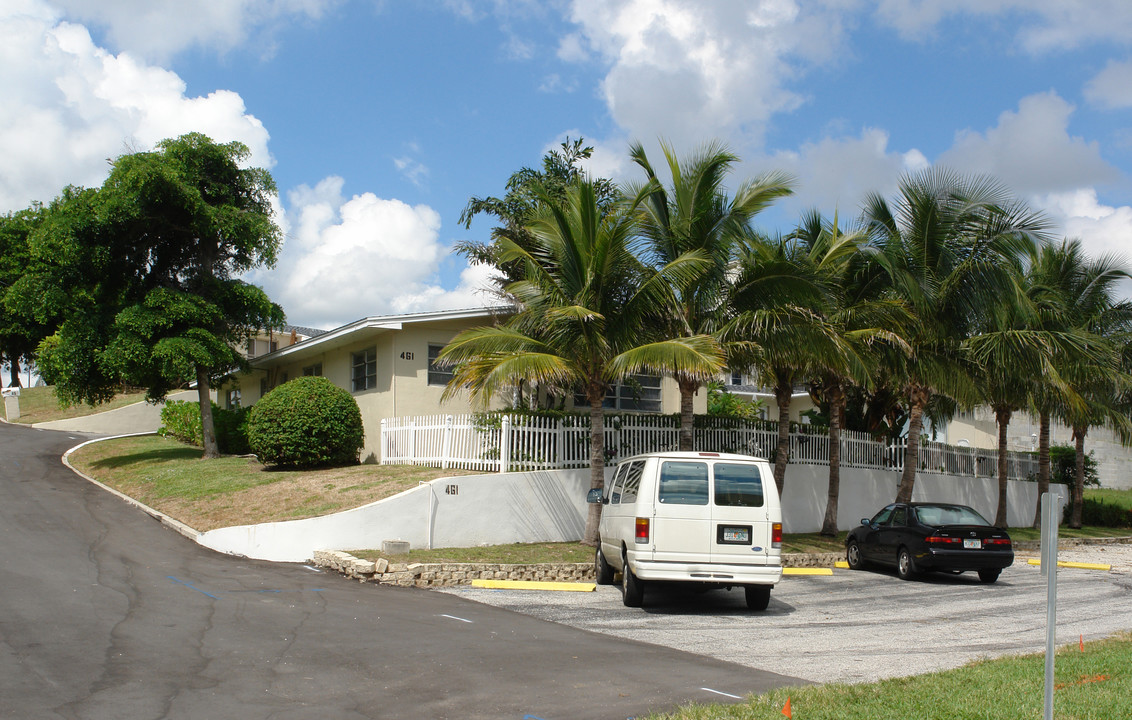 461 Venus Dr in Juno Beach, FL - Foto de edificio