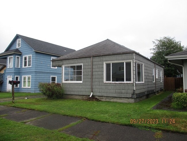 915 W 1st St in Aberdeen, WA - Building Photo - Building Photo