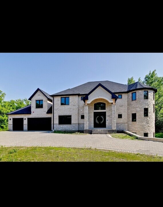 6447 N Ridge Pl in Long Grove, IL - Building Photo