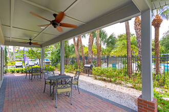 Bay Colony Apartments in Tampa, FL - Building Photo - Building Photo