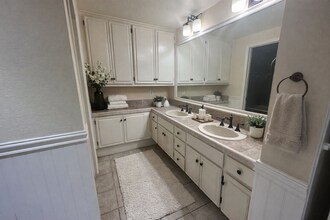 3984 Nobel Dr in San Diego, CA - Building Photo - Building Photo