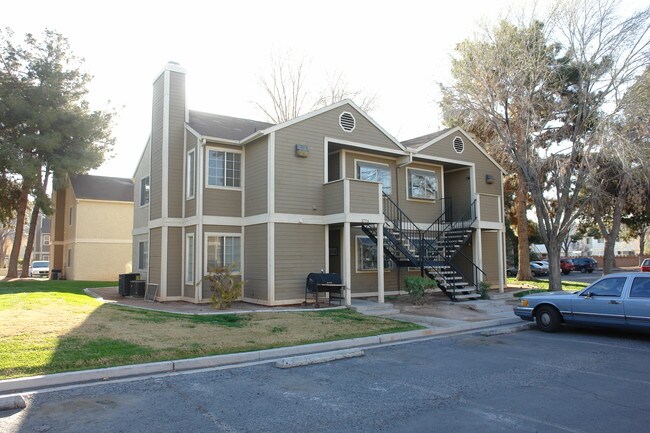 Village At Karen in Las Vegas, NV - Building Photo - Building Photo