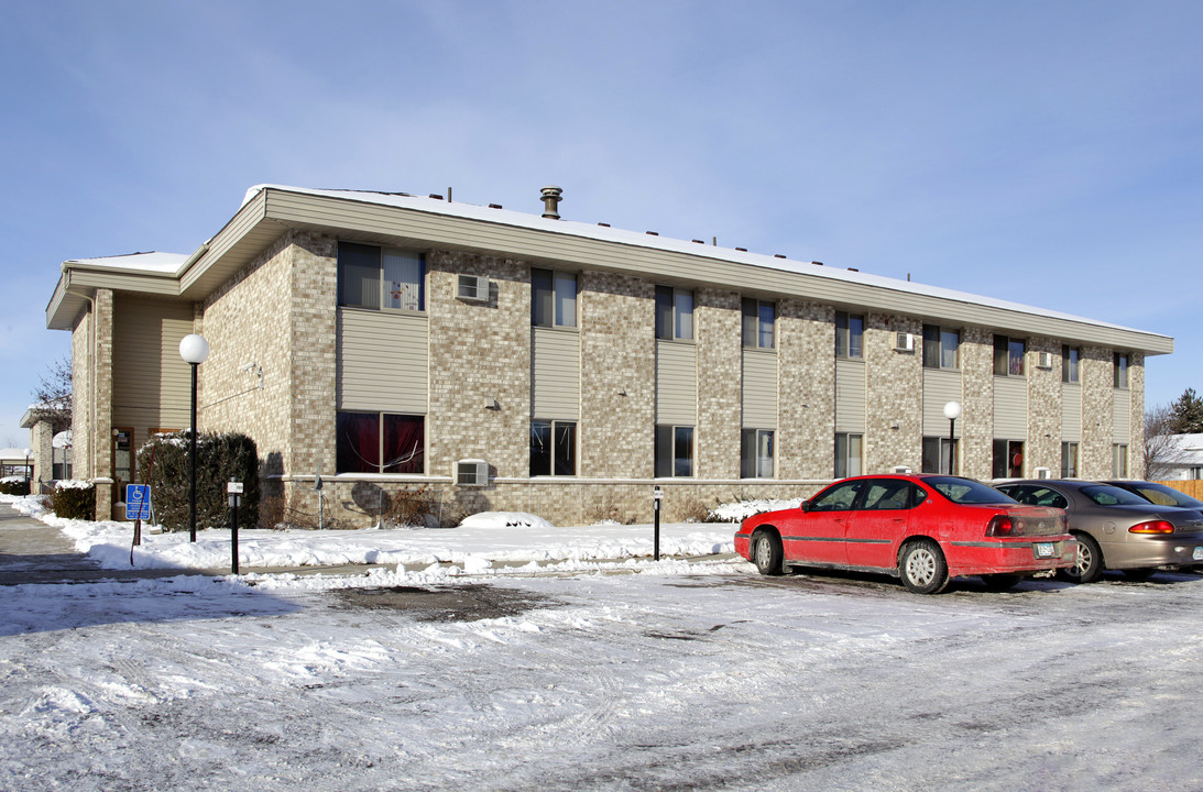 Annandale Square Apartments in Annandale, MN - Foto de edificio