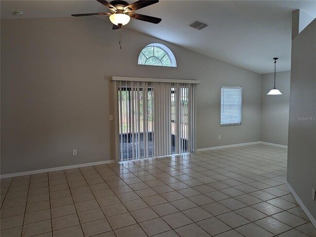 539 Beth Ann St in Valrico, FL - Building Photo - Building Photo