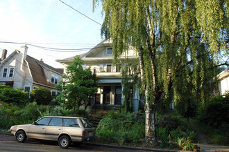 1714 SE Alder St in Portland, OR - Building Photo - Building Photo