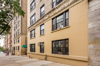 412 W 110th St in New York, NY - Foto de edificio - Building Photo