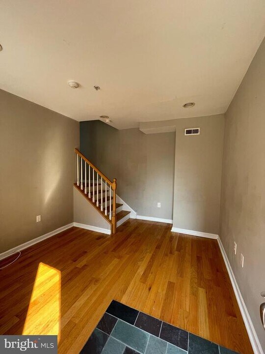 1027 N 4th St in Philadelphia, PA - Building Photo