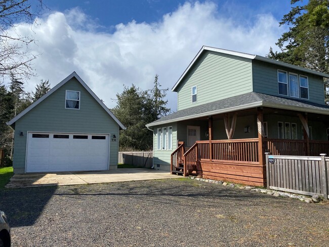 property at 731 N Bay Ave SE