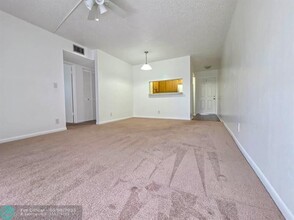 11434 NW 45th St in Coral Springs, FL - Foto de edificio - Building Photo