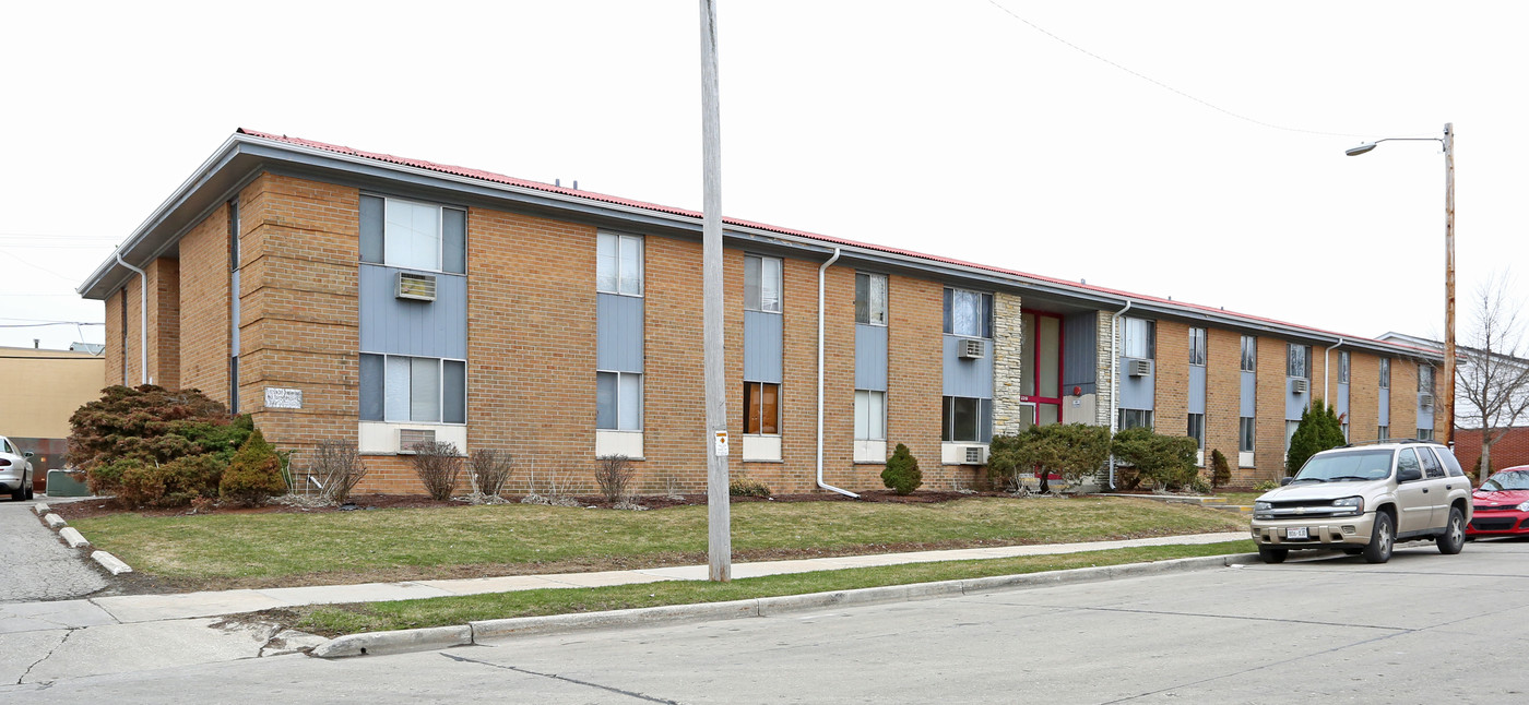 2201 Layard Ave in Racine, WI - Foto de edificio