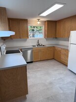 4509 SW Taylors Ferry Rd, Unit Unit A in Portland, OR - Building Photo
