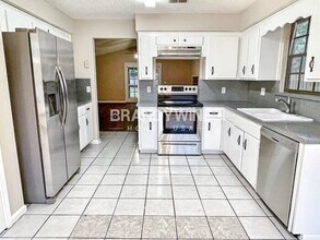 8077 Springtree Road in Jacksonville, FL - Building Photo - Building Photo