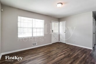 8263 Kendrick Rd in Jonesboro, GA - Building Photo - Building Photo