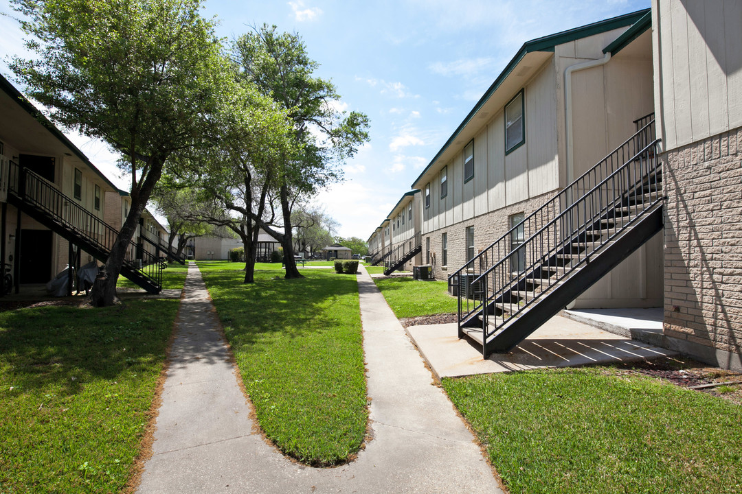 Brazos Point Apartments in College Station, TX - Foto de edificio