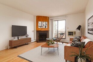 Royal Manor in Lloydminster, SK - Building Photo