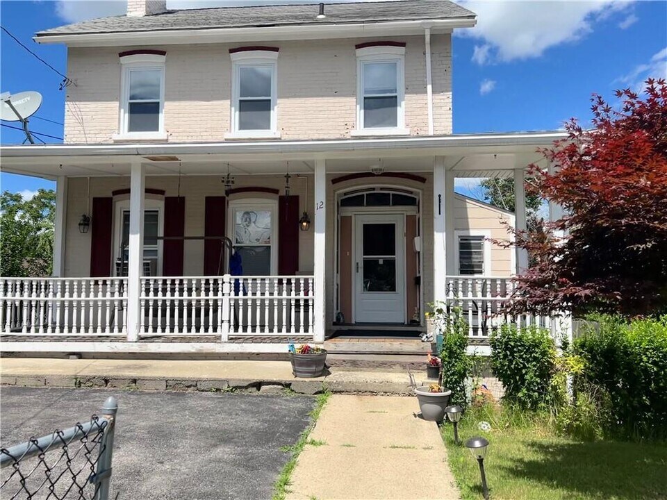 12 Dewindt St in Beacon, NY - Building Photo