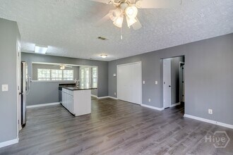 402 Sterling Creek Dr in Richmond Hill, GA - Building Photo - Building Photo