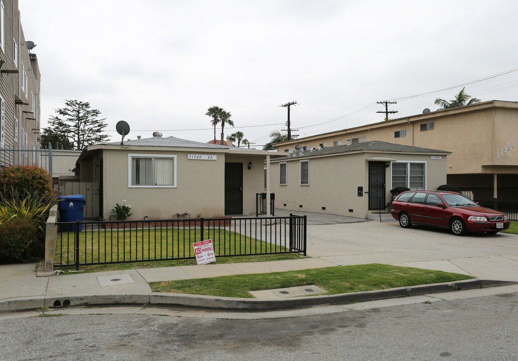 11940-11944 Courtleigh Dr in Los Angeles, CA - Foto de edificio