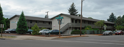 Castle Terrace Apartments in Springfield, OR - Building Photo - Building Photo