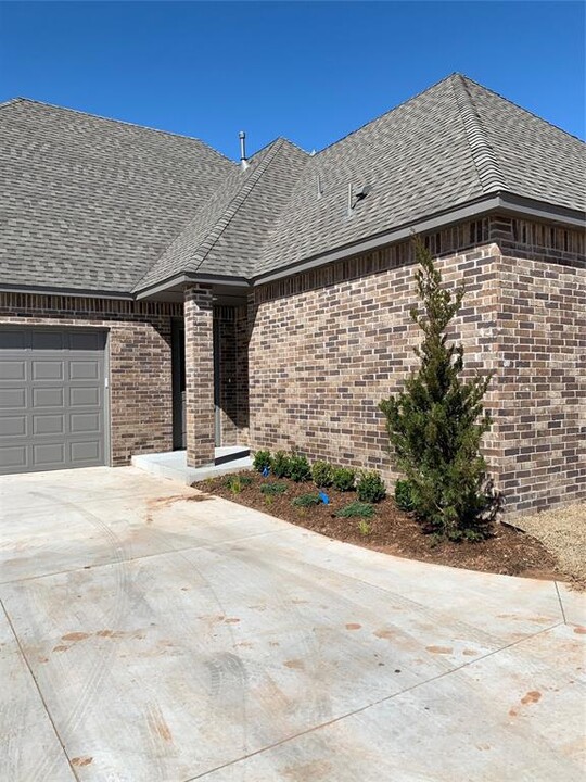 3341 Enclave Pl in Norman, OK - Building Photo